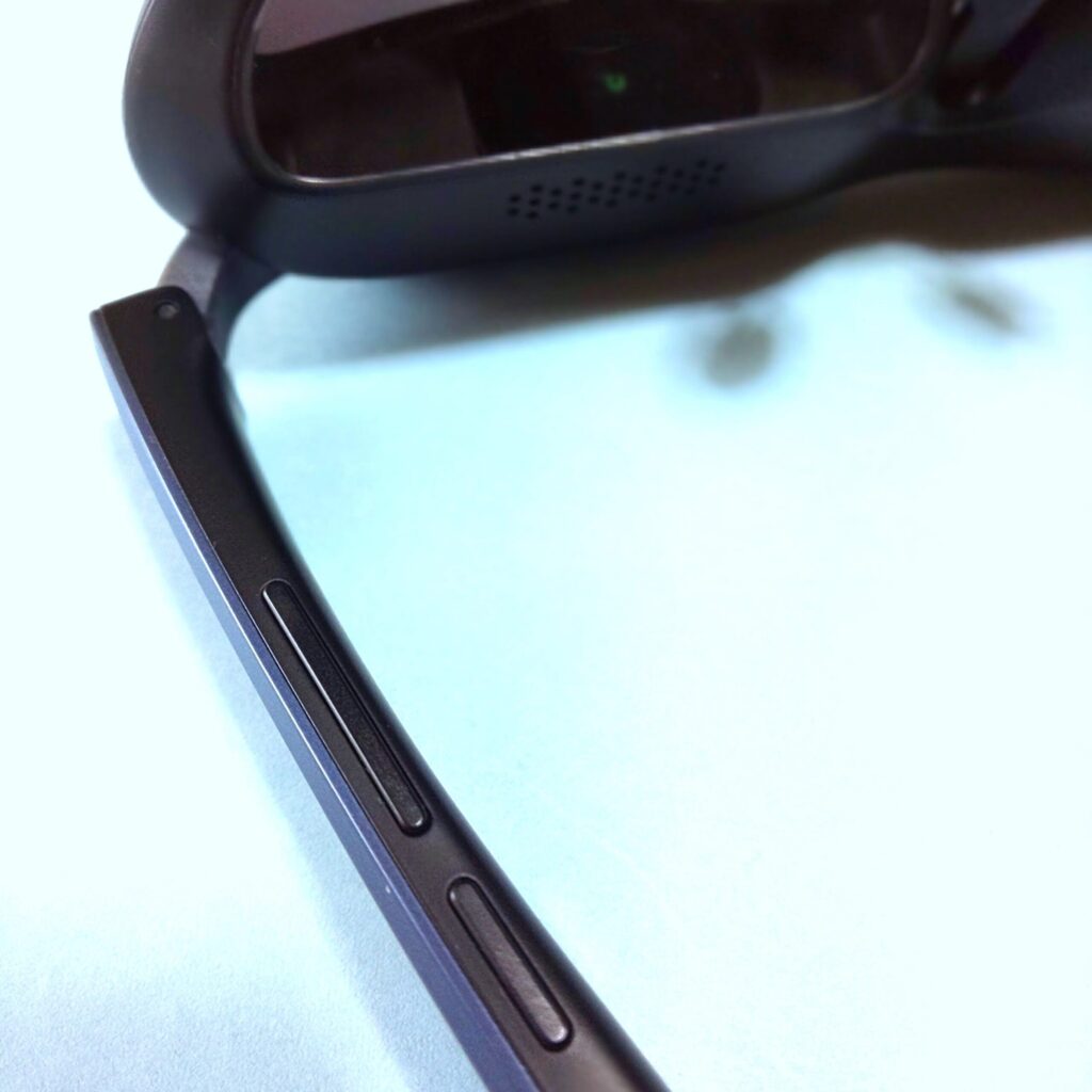 音量、輝度調整ボタン